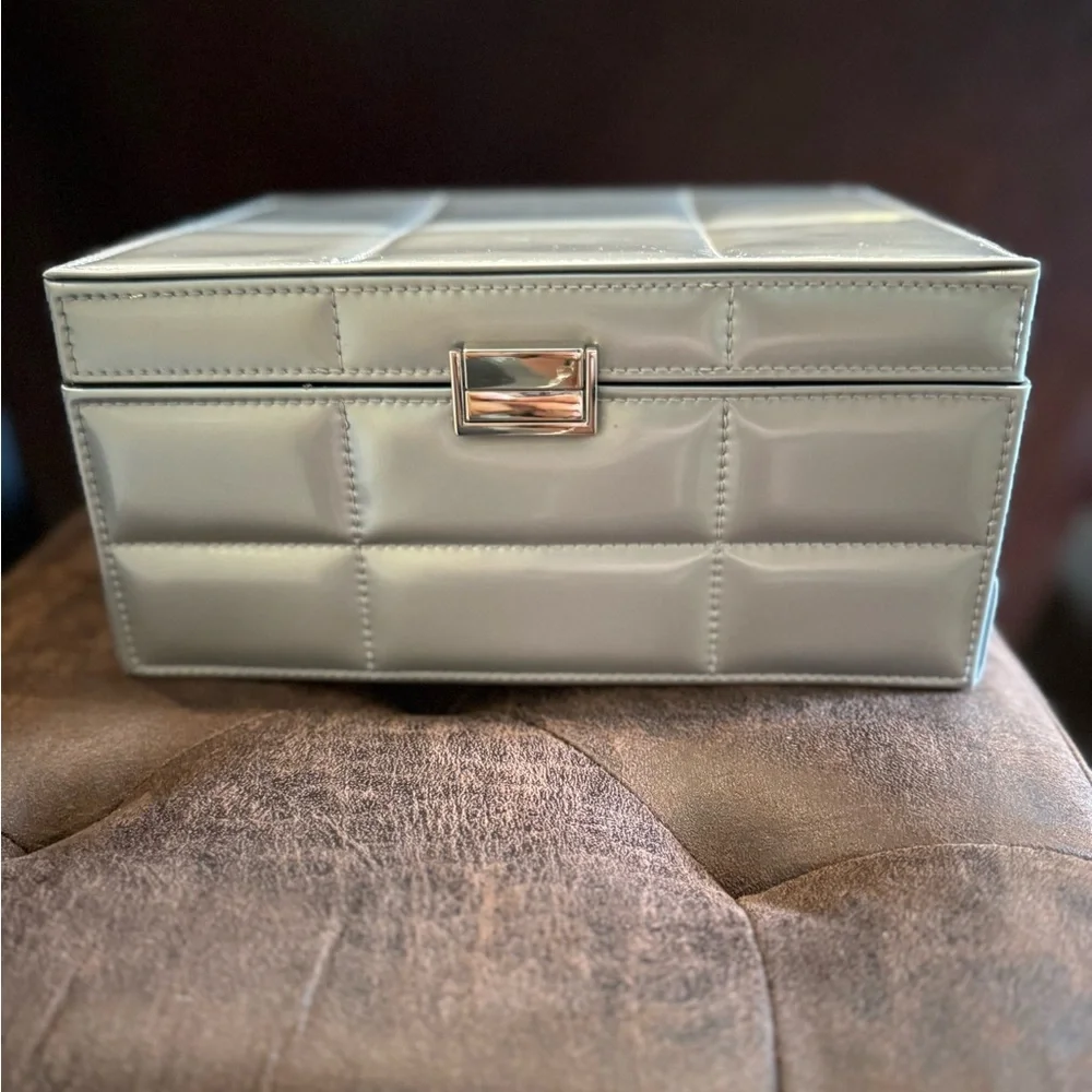 Silver Quilted Beauty Organizer